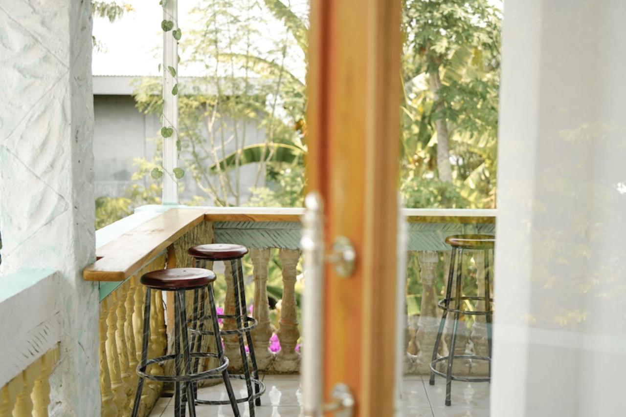 Bajo Bunkhouse Hostel Labuan Bajo Bagian luar foto