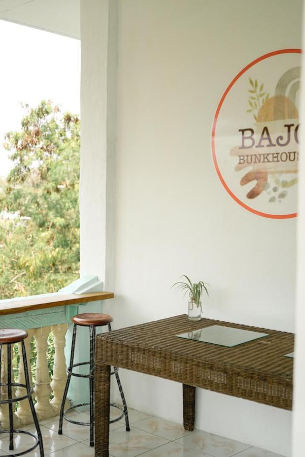Bajo Bunkhouse Hostel Labuan Bajo Bagian luar foto